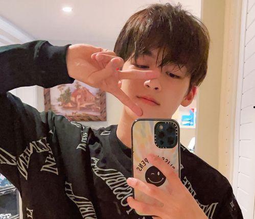 娱乐圈吃瓜何洛洛,揭秘吃瓜背后的真相