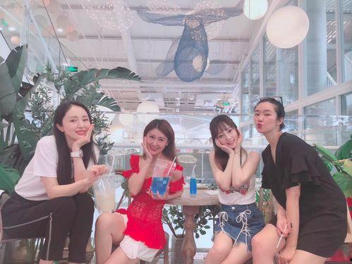 娱乐吃瓜君塑料姐妹花